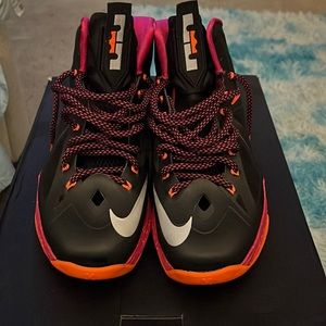 Lebron X size 8-stock 541100005